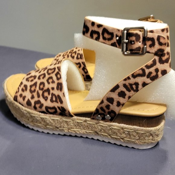 SODA WOMENS CHEETAH PATTERN SANDLES - SIZE 6 NEW WITH BOX - Picture 2 of 12